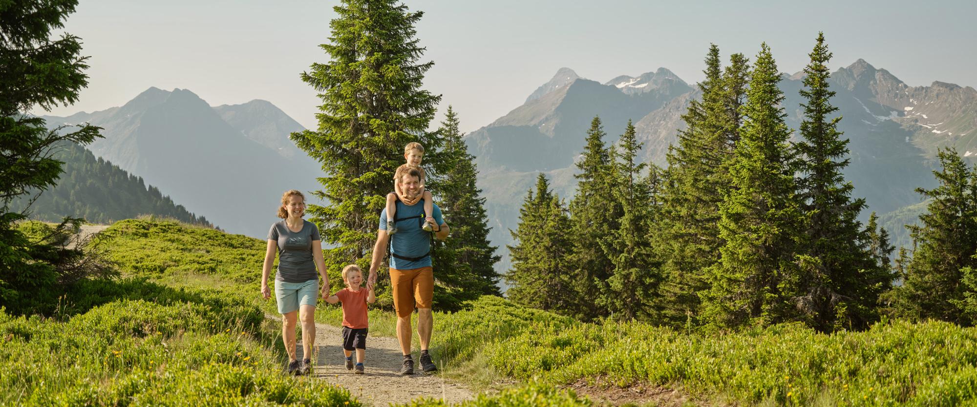 Wandern Familie Planai _001(c)Peter Burgstaller (2023-09)
