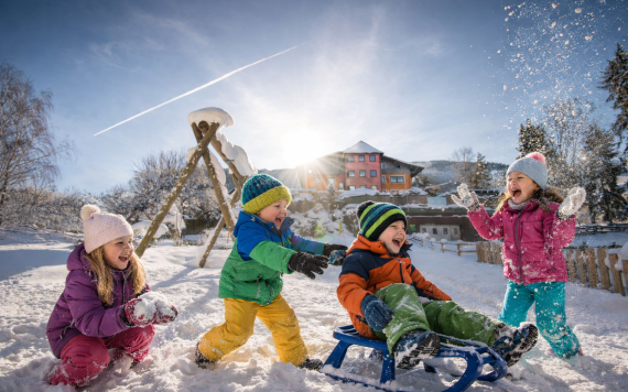 Kinder im Garten Bliems
