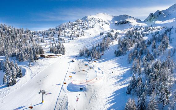 hauser-kaibling-pistenpanorama-kaiblingalm-pisten-und-lifte hauser-kaibling-pistenpanorama-kaiblingalm-pisten-und-lifte