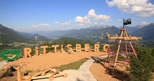 Spielplatz-gross